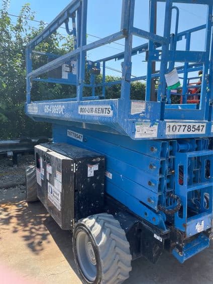 40’ Electric Scissor Lift