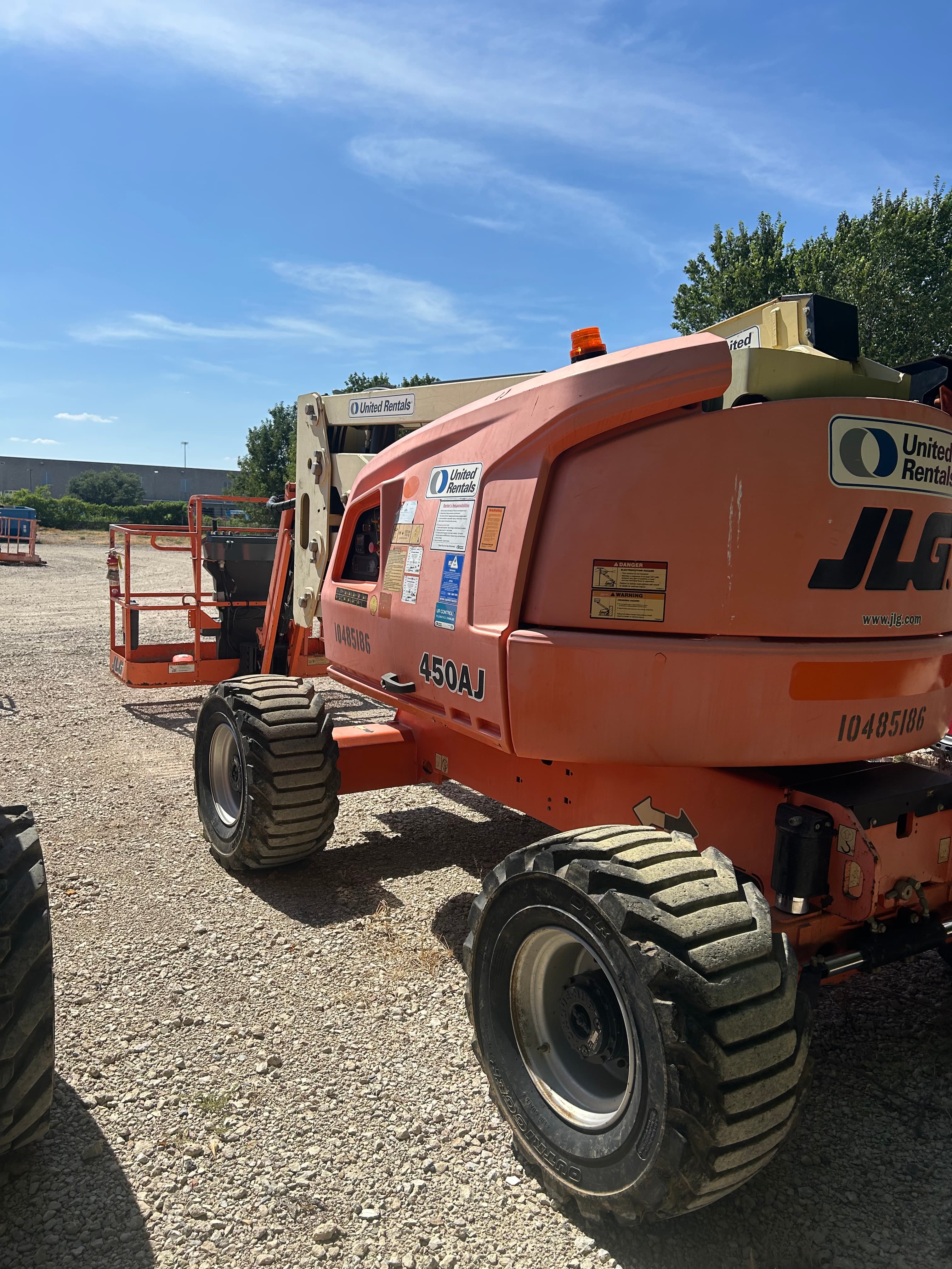 Articulating boom