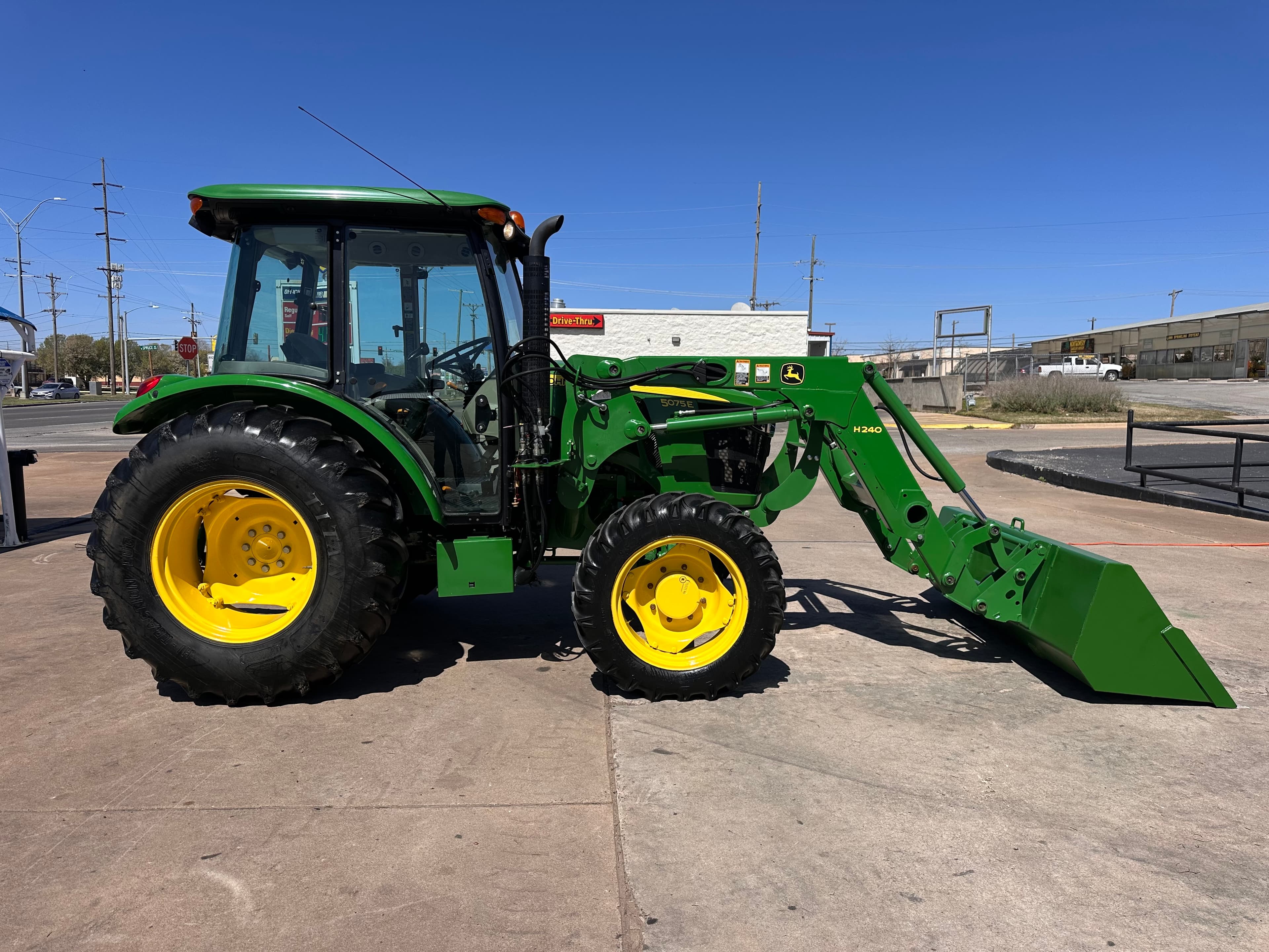 2017 John Deere 5075E with 1,064 Hours