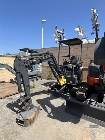 2010 DEERE 17D